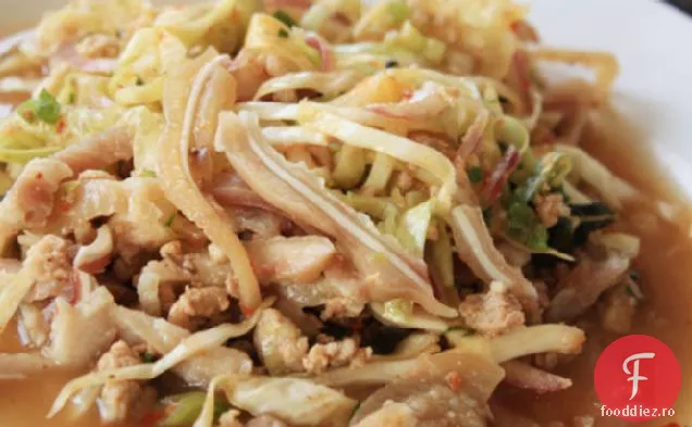 Ureche de porc Larb