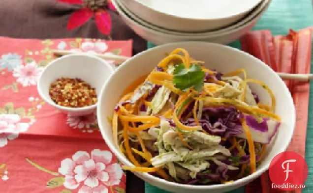 Salată asiatică de pui și varză