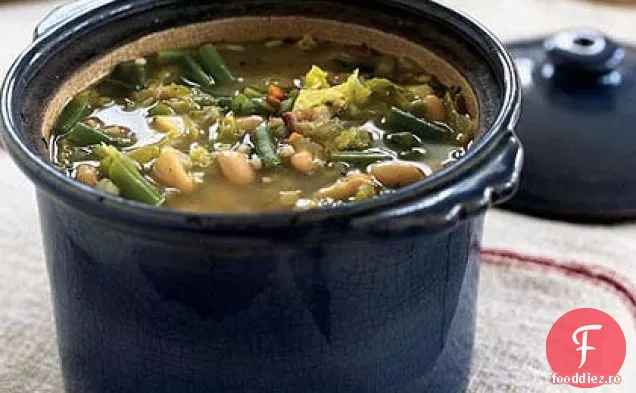 Minestrone consistent cu orz, salvie și fasole