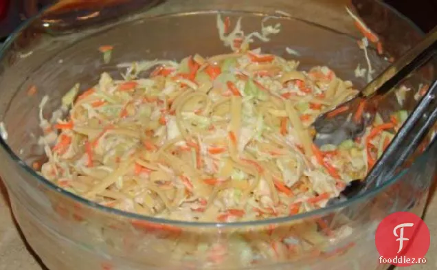 Salată De Tăiței Fettuccine, Cole Slaw Și Ramen
