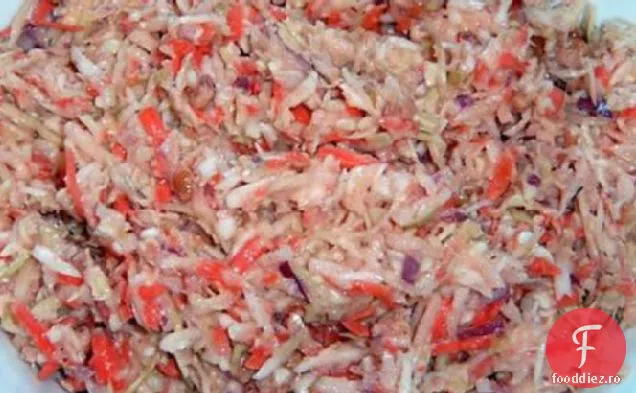 Salată De Varză Cu Nuci Pecan Și Sos Picant De Chile