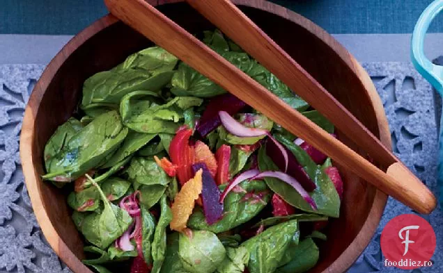 Salată de spanac cu citrice și sfeclă prăjită