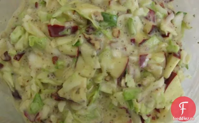 Salată Crocantă De Mere De Toamnă