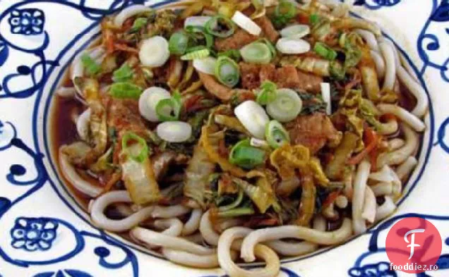 Yakisoba cu carne de porc și varză
