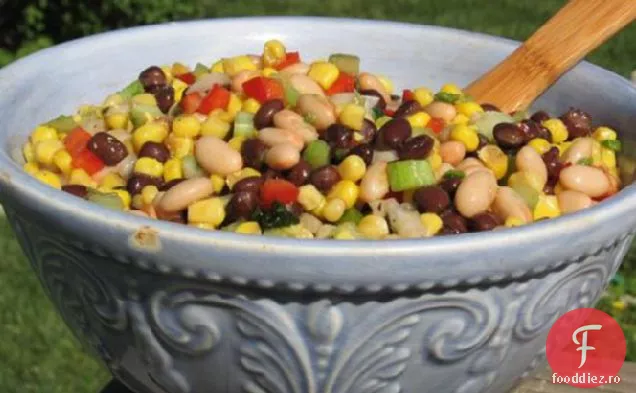 Două salată de fasole și porumb