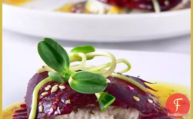 Mini Millefeuilles De Sfeclă Roșie Și Ricotta Cu Pansament Portocaliu