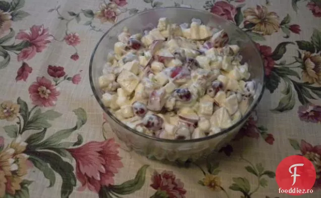Salată De Pui Cu Mere