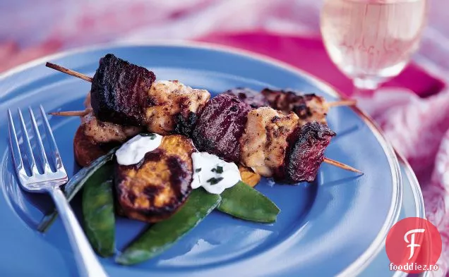 Cumin-usturoi pui și sfeclă Kebabs
