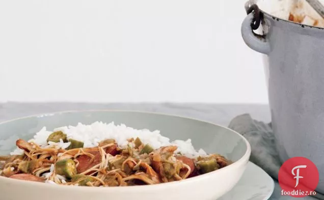 Gumbo de pui și cârnați