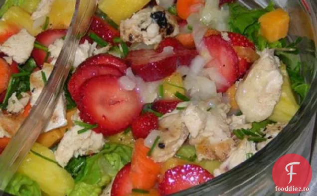 Salată De Pui La Grătar Cu Fructe
