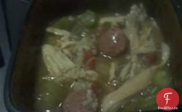 'Mama le-a făcut' Gumbo de pui și cârnați