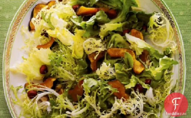 Salată de cicoare cu dovleac de ghindă prăjită cu arțar