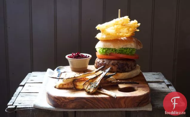 Burger De Vânat Cu Paie De Păstârnac Prăjită