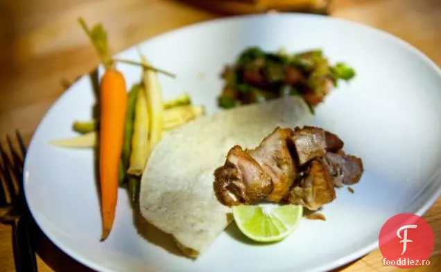 Carnitas cu legume murate picante și salată de Cactus