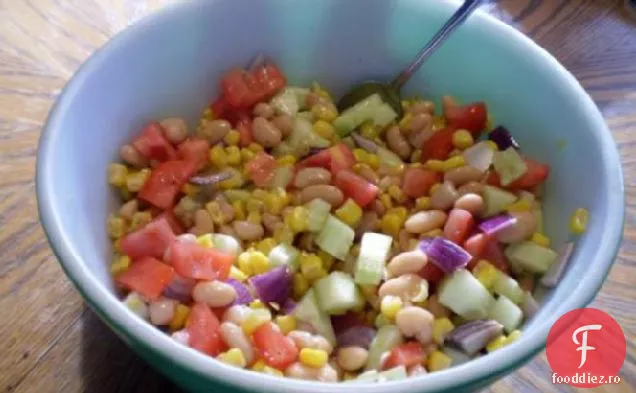 Salată ușoară de fasole cu unt 