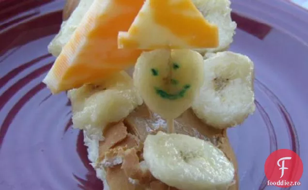 Sandvișuri cu bărci cu pânze pentru căpitanii de mărimea unei halbe