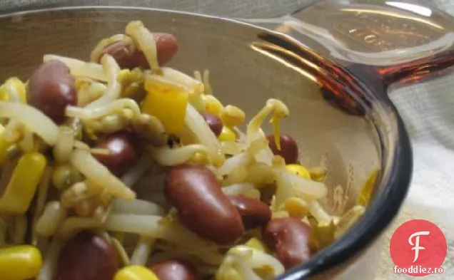 Bol de fasole, porumb și germeni revoltător de ușor și sănătos pentru unul (Vegan)