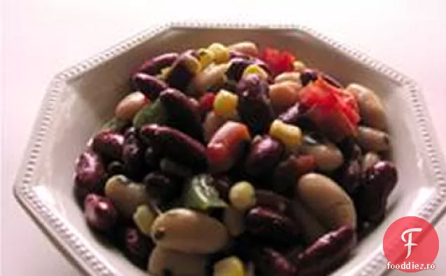 Salată de fasole roșie, albă și neagră