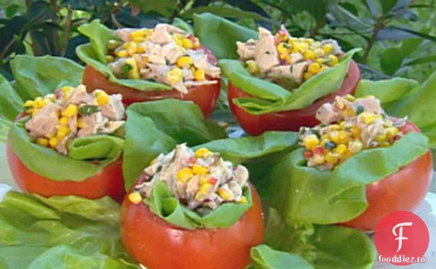 Roșii umplute cu salată de pui
