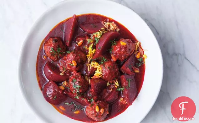 Tocană de sfeclă cu chiftele de miel
