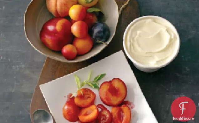 Salată de fructe prăjite cu Verbena de lămâie