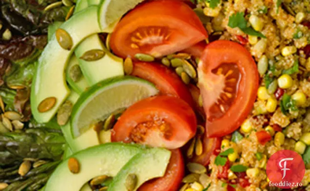 Salată de Quinoa și porumb cu semințe de dovleac
