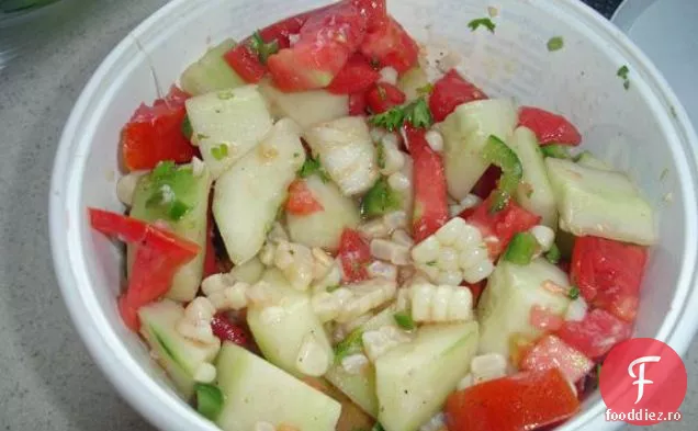 Salată De Porumb, Roșii Și Castraveți