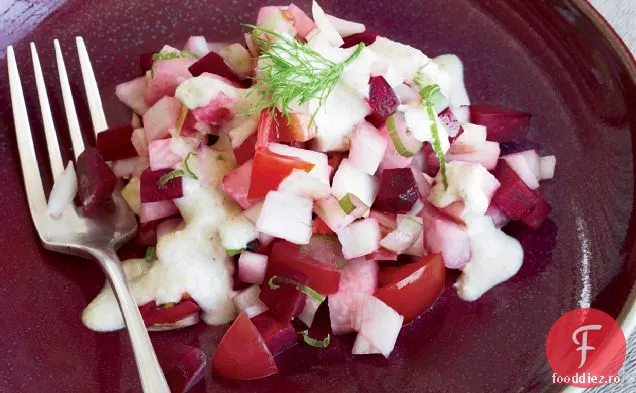 Salată de sfeclă, fenicul și jicama cu sos de nuci de Macadamia