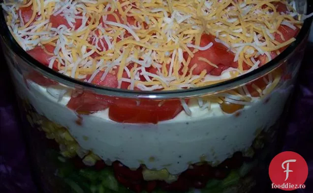 Salată Stratificată De Pâine De Porumb