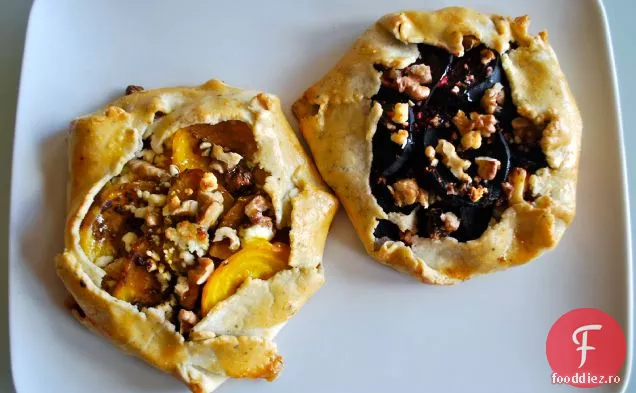 Crostata de sfeclă cu o crustă de piper-parmezan
