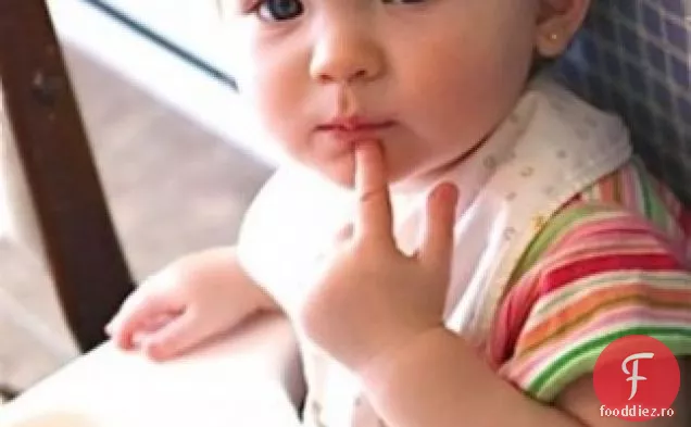 Salată de sfeclă și stafide aurii murate rapid