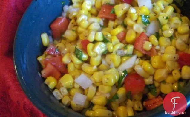 Salată de porumb și fasole neagră
