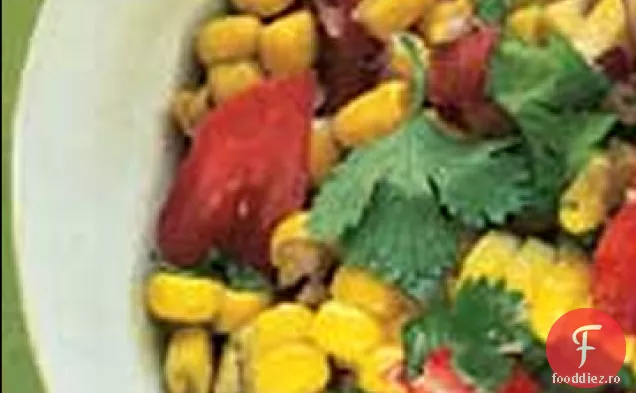 Salată de porumb dulce și roșii cu coriandru proaspăt