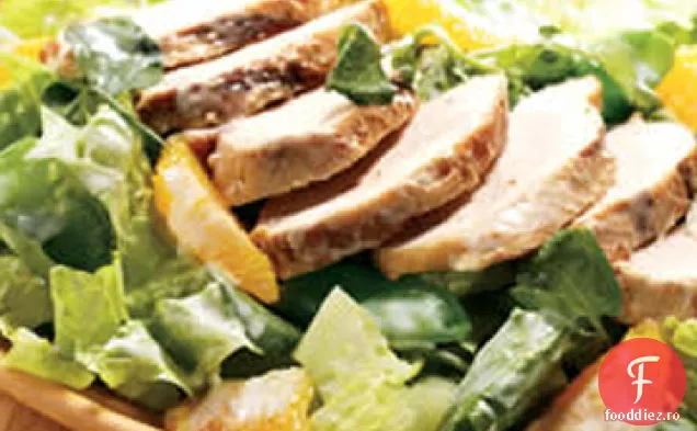 Salată caldă de pui Gingered cu verdeață crocantă