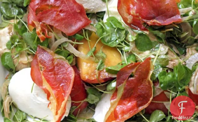 Salata de piersici, Mozzarella și Prosciutto crocantă a lui Tyler Florence