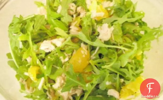 Salată de pui cu portocale mandarine și nuci pecan