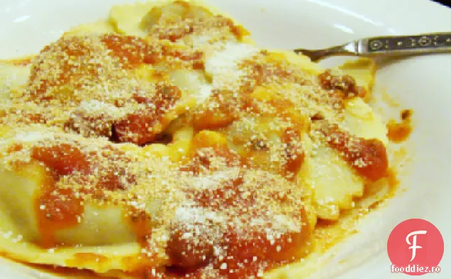 Ravioli cu roșii, fasole albă și Escarole