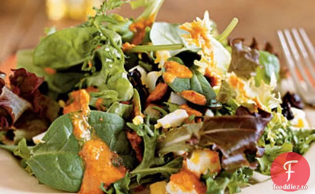 Salată catalană cu verdeață și vinaigretă Romesco (Xato)