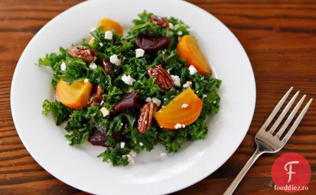 Salată de varză și sfeclă prăjită cu pansament balsamic de arțar