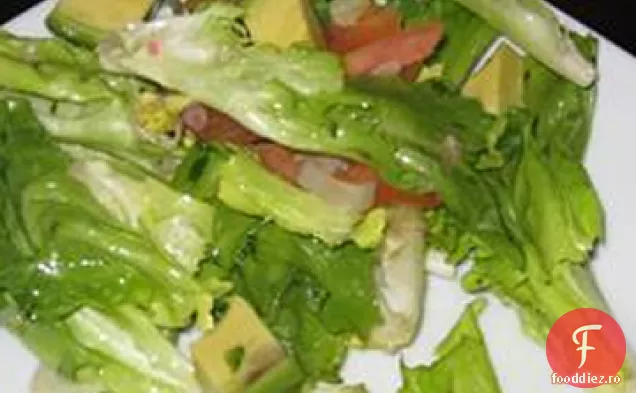 Salată de roșii de prune și Escarole cu pansament balsamic parmezan