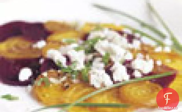 Carpaccio de sfeclă cu brânză de capră și vinetă de mentă