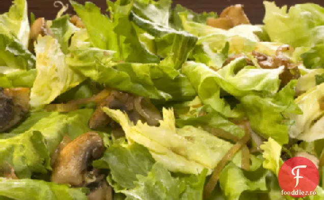 Salată caldă de Escarole și ciuperci