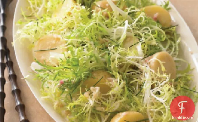 Salată caldă de cartofi și Frisee