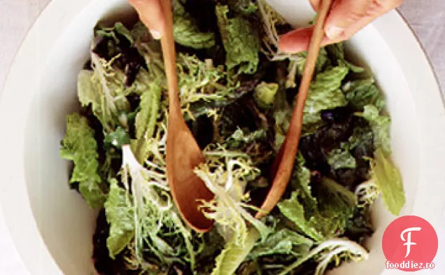 Salată mixtă cu vinetă cremoasă