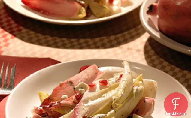 Salată de andive, brânză albastră și rodie