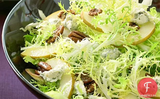 Salată asiatică de pere cu nuci pecan