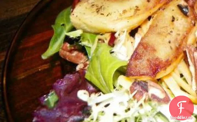 Salată de mere prăjite și Cheddar