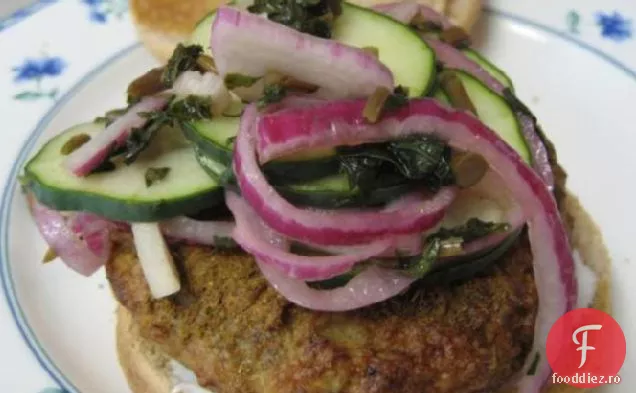 Burgeri De Pui Tandoori Cu Castraveți Bătuți