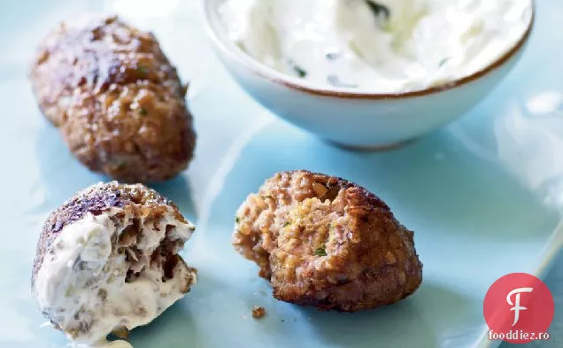 Chiftele Kibbeh cu sos de iaurt condimentat
