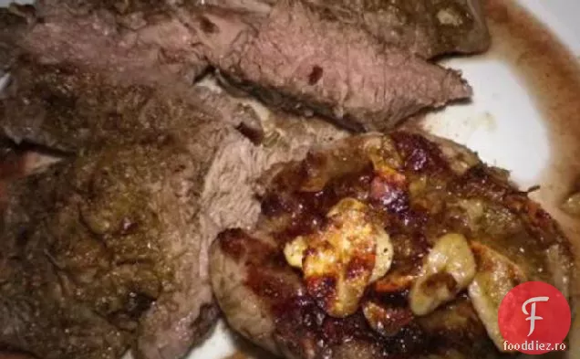 Picior de miel cu unt prăjit cu ghimbir și usturoi